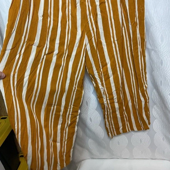 Xhilaration jumpsuit NWT large gold metal/off white - Picture 7 of 9